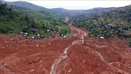 أكثر من 300 قتيل و600 مفقود في الفيضانات التي غمرت سبراليون