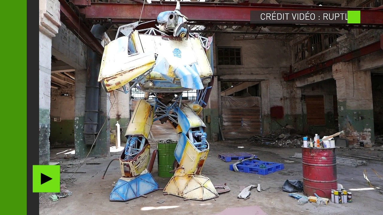 Un Transformer fabriqué à partir de voitures soviétiques à Odessa, en Ukraine