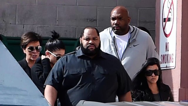 Kylie Jenner montre sa culotte aux paparazzis par accident ! (photos)