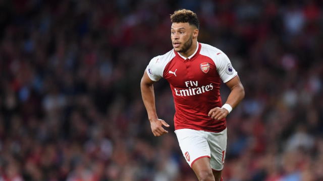 Chelsea target Oxlade-Chamberlain is staying at...