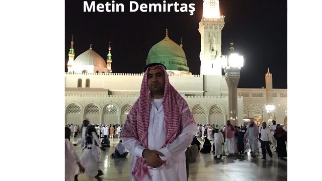 Hafiz Metin Demirtas - Yanik Medine ezani. Bu ezani dinlemeden gecmeyin...mutlaka izleyin. Bu ezani dinlerken tüyleriniz diken diken olacak. Azan Madinah Munawwarah. Adhan Madinah mp3. Mescidi Nebevi ezani. Aglatan ezan Medine ezani. Medine makami ezan