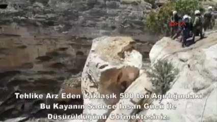 Batman Hasankeyf'te Riskli Kayaların Patlayıcı ile Yıkımı Sürüyor