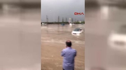 Erzurum'a Yarım Saatte 18 Kilo Yağış Düştü