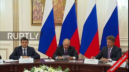 Putin kameralar önünde fırçaladı