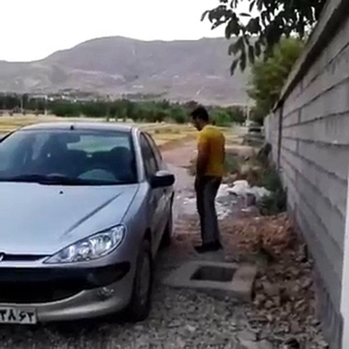 Voilà comment ouvrir une Peugeot 206 si vous avez oublié les clés à l'intérieur !