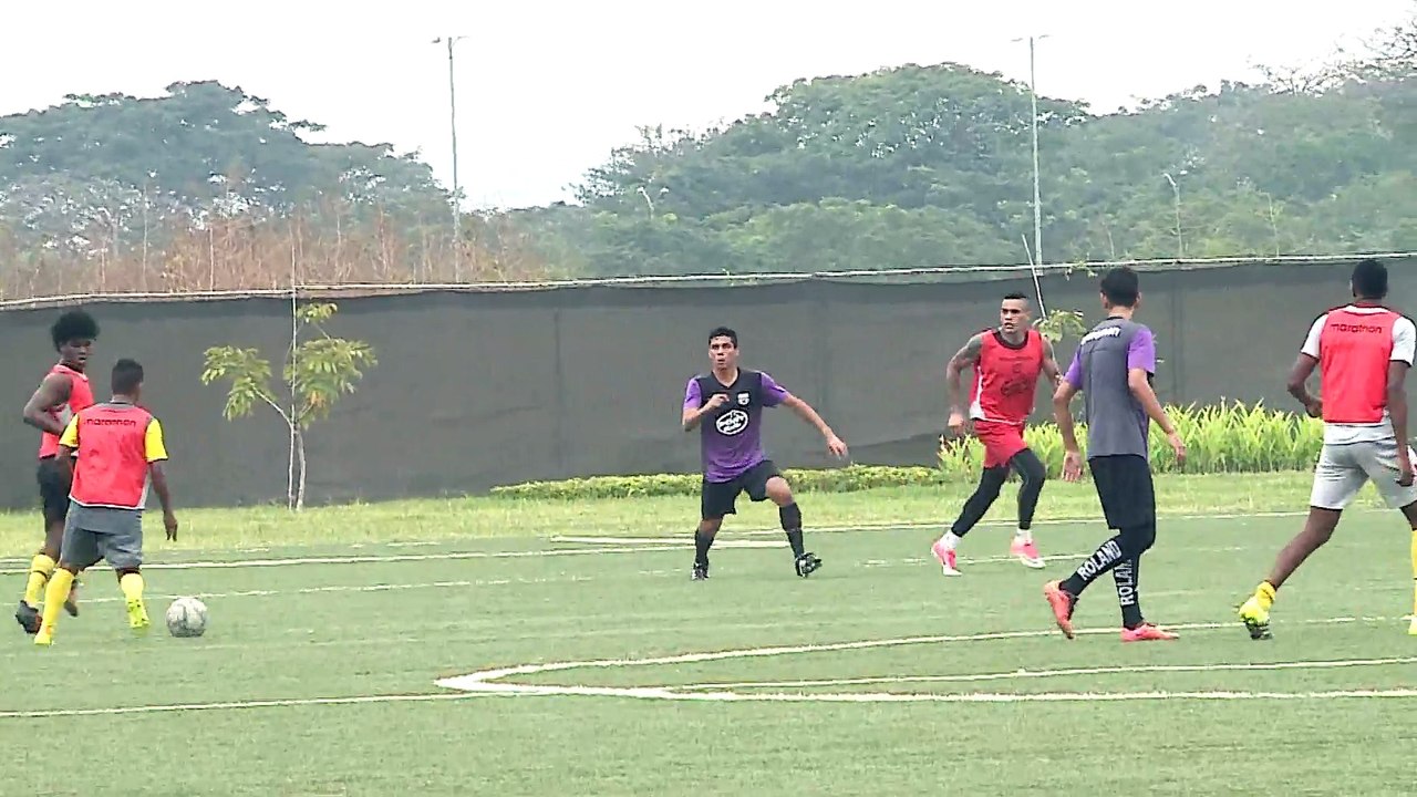 Álvez entrenando reservas
