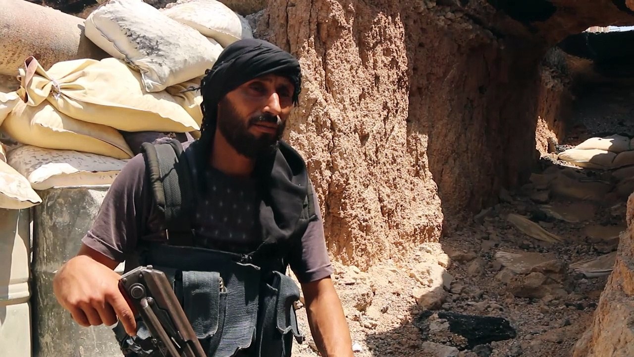 Fighting between rebels and Syrian regime near Damascus