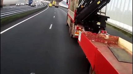 Montage de plusieur crash de voiture.