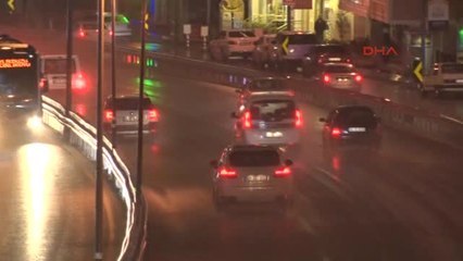 Yağmur Sonrası Alt Geçidi Su Bastı