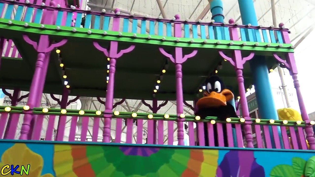 Meeting Our Favorite Superheroes Batman Superman At Warner Bros Movie World Theme Park Ckn