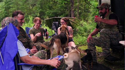 Dans le sud américain, une milice s'entraîne à prendre les armes
