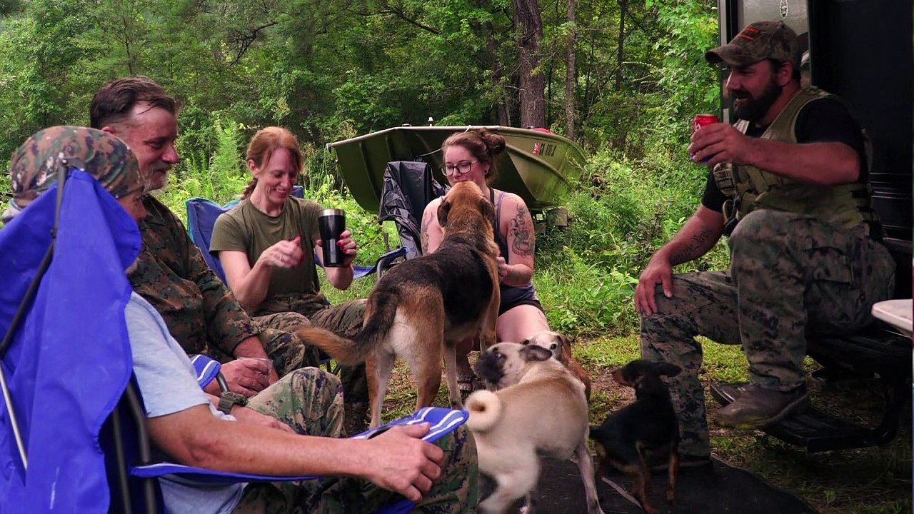 Dans le sud américain, une milice s'entraîne à prendre les armes