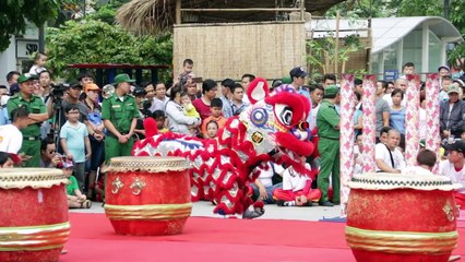 Mua lân tại văn phòng phẩm bình dương (2)
