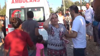 Antalya Park Halindeyken Hareket Eden Otomobil Yayalara Çarptı: 3 Yaralı