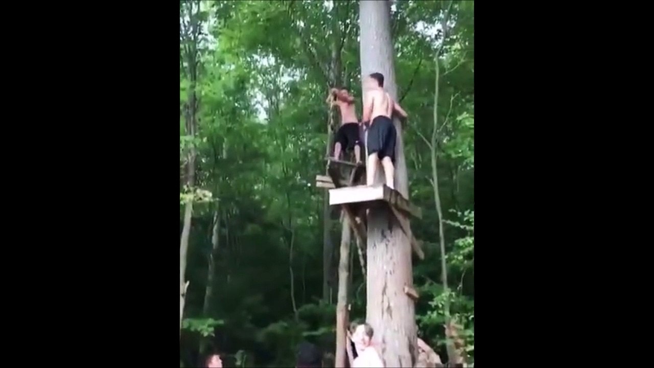 Il se rate complètement en se jetant du haut d'un arbre... FAIL douloureux