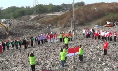 Upacara Digelar di Tempat Pembuangan Akhir Sampah