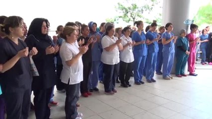 Evinde Ölü Bulunan Genç Hemşire Mesai Arkadaşlarının Gözyaşları ile Uğurladı