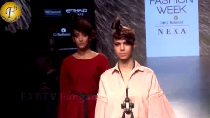 Sayani Gupta Walks On Ramp For Shweta Kapoor | Lakmé Fashion Week day 1