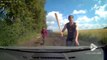 2 braqueurs piègent une voiture avec des battes de baseball en Russie !