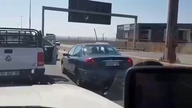 Un chauffard rattrapé par d'autres conducteurs sur l'autoroute !