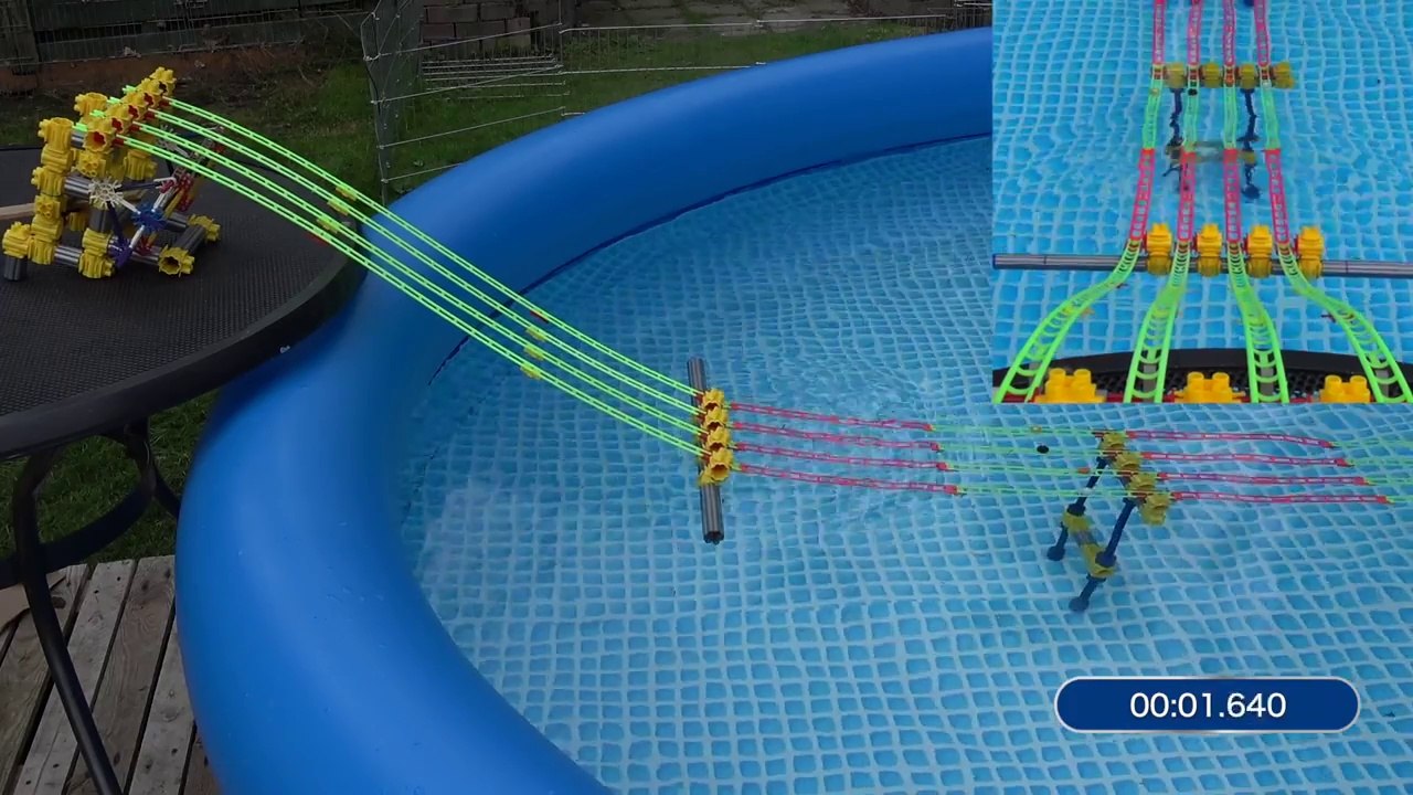 Ce fou organise des courses de billes.. sous l'eau !!