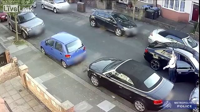 Ce conducteur s'énerve et sort un revolver en plein Londres !