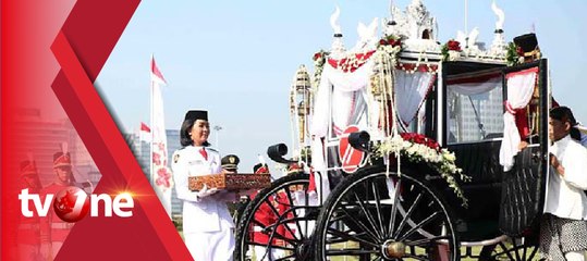 Duplikat Bendera Pusaka Dibawa dengan Kereta Kencana