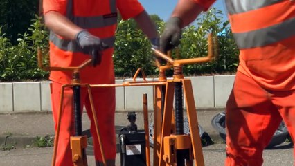 Extreme and Fast Manhole Reparation in Germany With Brand New ACO Manhole Cover - dailymotion