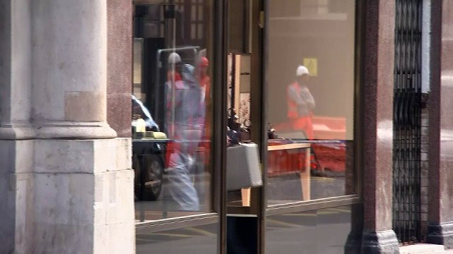 Armed moped gang raid London jewellery store