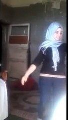 ‫رقص بنت محجبه على الطبله وهز جامد بالجينز اخر دلع‬
