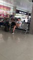 Kim Lý đợi Hà Hồ ở sân bay