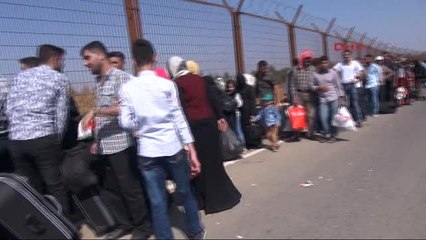 Kilis Suriyelilerin Sınır Kapısında Bayramlaşma Kuyruğu