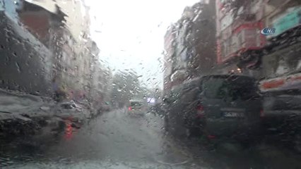Kocaeli'de Sağanak Yağış Ağaçları Devirdi