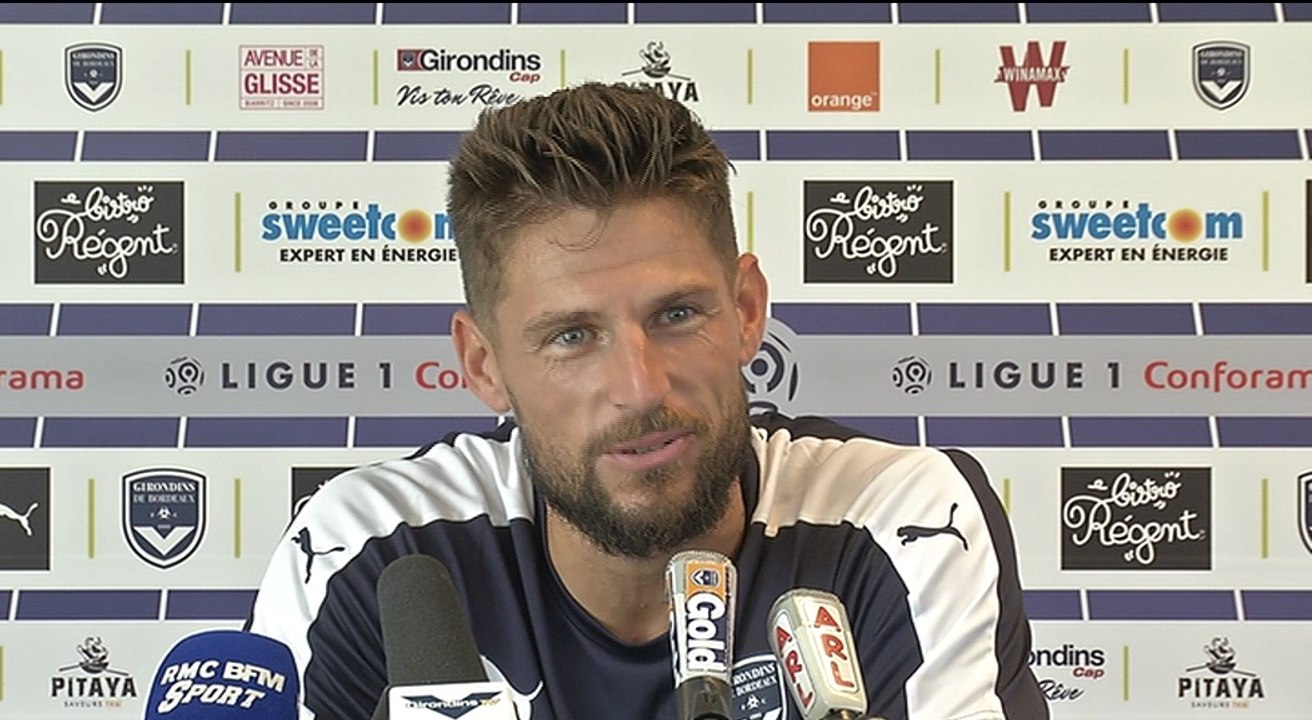 Benoit Costil au micro avant Lyon