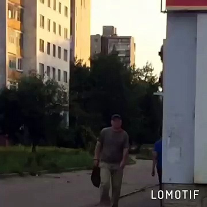 Весёлый танец Девушки и друг или видео МАЛО ГЕНЫ