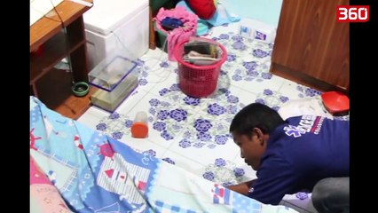 Pitoni gjigand i fshehur poshte krevatit te femijes (360video)