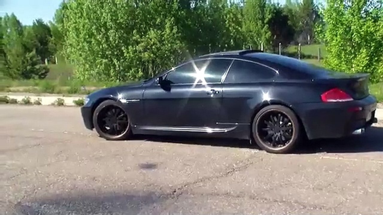 Russie : Un imbécile met la vie de son bébé en danger juste pour faire des stunts !