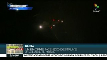 Rusia: un enorme incendio destruye un almacén en Moscú
