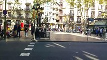 Une fourgonnette percute la foule dans le centre-ville de Barcelone, plusieurs blessés selon la police