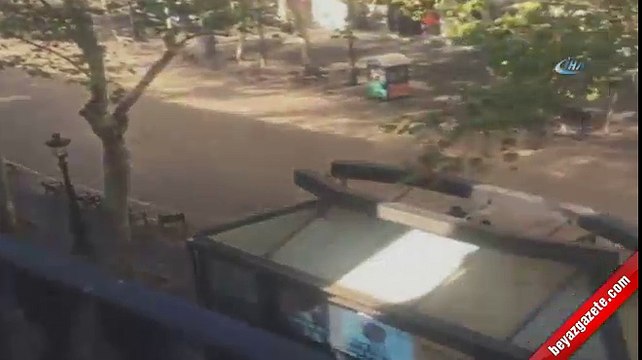 Barcelona'da kamyon kalabalığın arasına daldı! Çok sayıda yaralı var