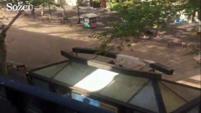 Barselona’da araç kalabalığın arasına daldı