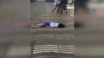 Barcelona'da Minibüs Kalabalığa Daldı