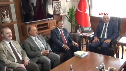 Video herunterladen: Van Bakan Eroğlu: Hakkari Terörle Değil, Huzur Bölgesi Olarak Anılacak