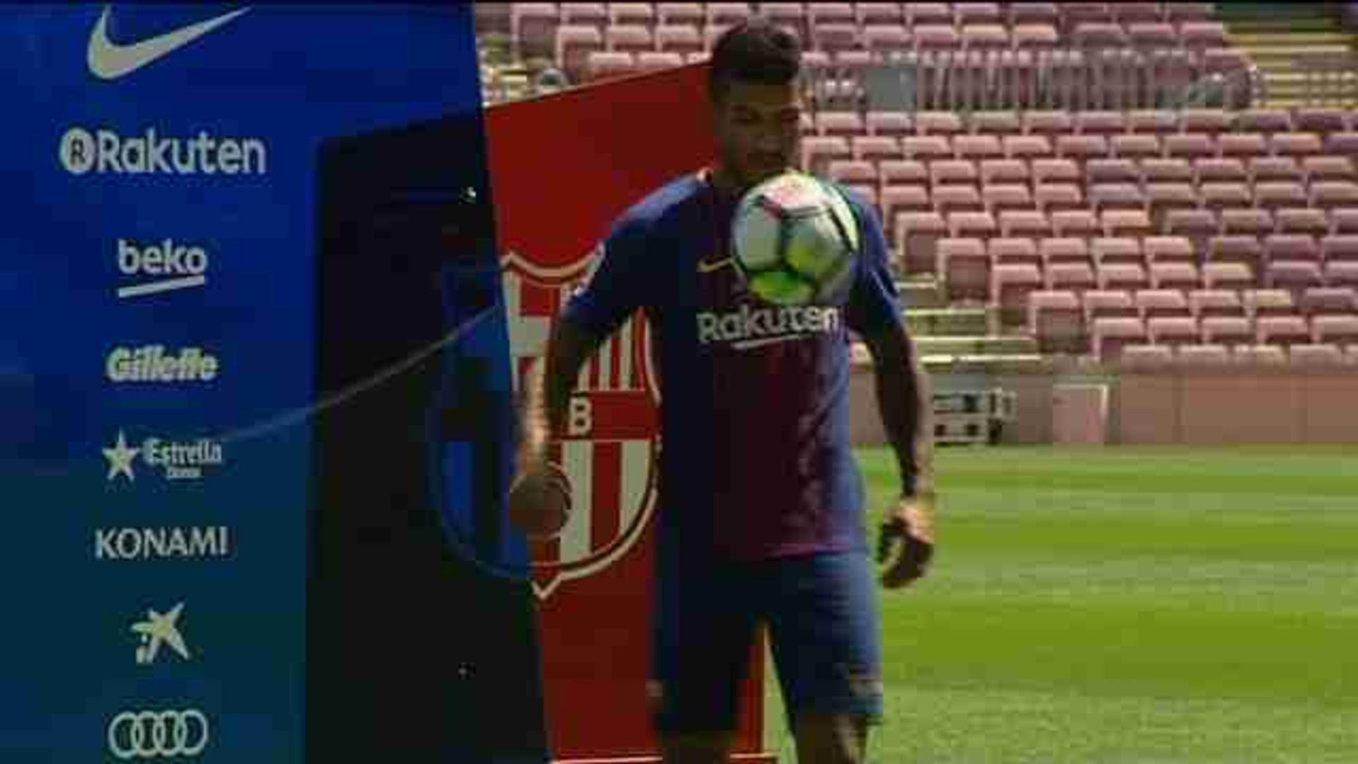 ⁣FC Barcelona presents new signing Paulinho