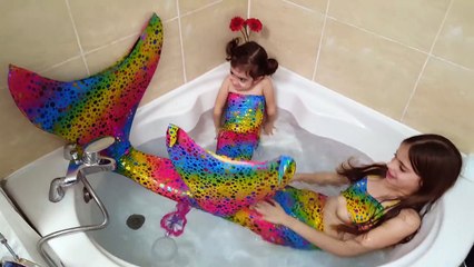 Descargar video: MERMAIDS TAIL Magic Transformation Little Girl become a Real Mermaid