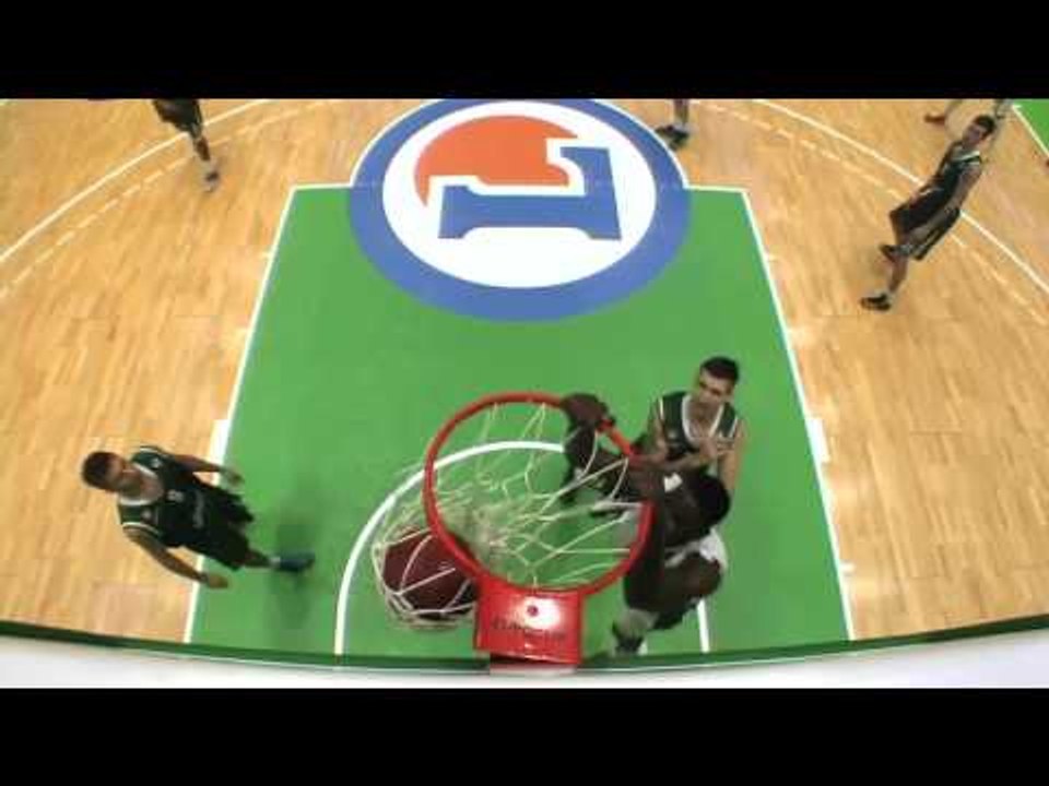 Play of the Game: A perfect connection!