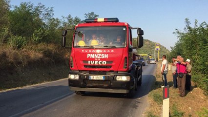 ZJARRI BLLOKON AKSIN RRUGOR FIER LEVAN, ZJARRFIKESIT DISA ORE BETEJE ME FLAKET, ZJARR EDHE NE THETH