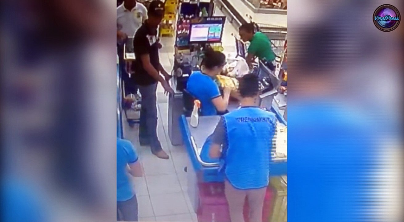 Bungling Robber Picked The Wrong Shopping Queue