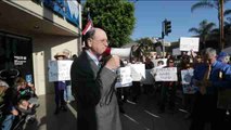 Manifestantes piden el impeachment de Trump en California