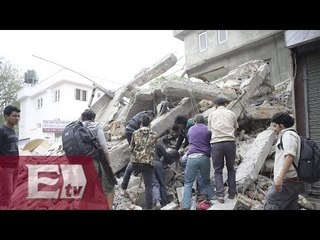 Nepal solicita ayuda internacional para apoyar a víctimas del terremoto / Titulares de la Noche